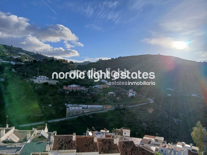 Modern apartment in excellent condition, parking space and store room