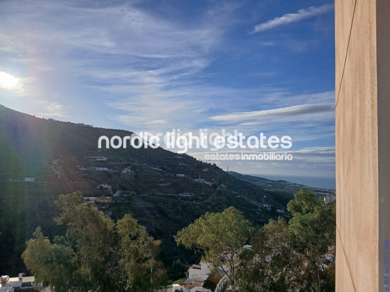 Modern apartment in excellent condition, parking space and store room