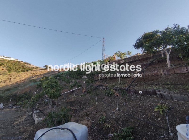 Spacious countryside house with two independent dwellings