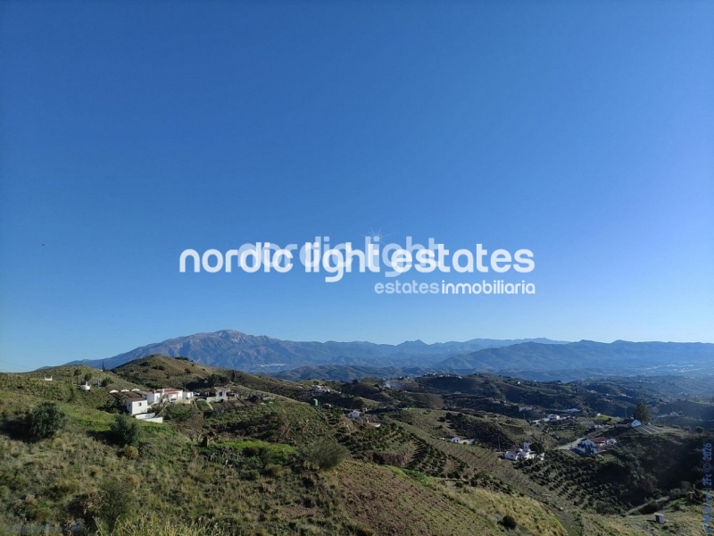 Spacious countryside house with two independent dwellings