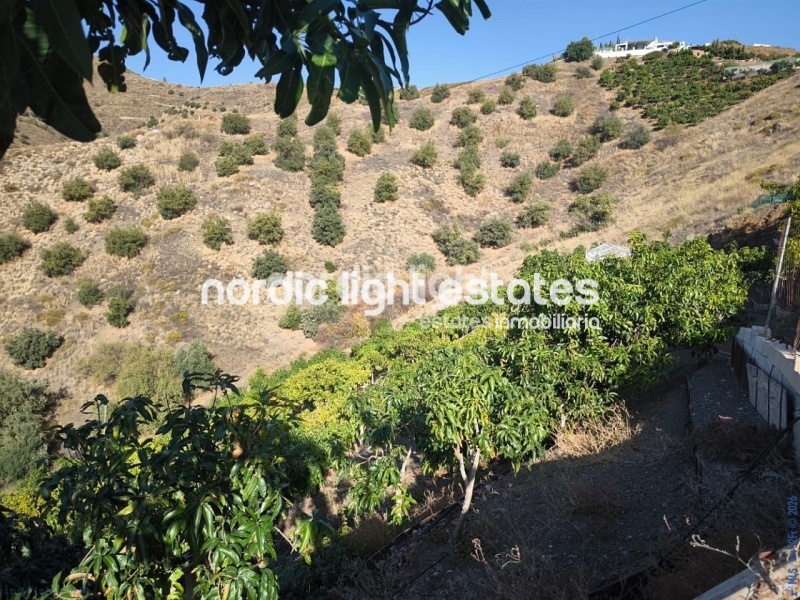 Spacious countryside house with two independent dwellings