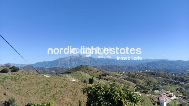 Spacious countryside house with two independent dwellings