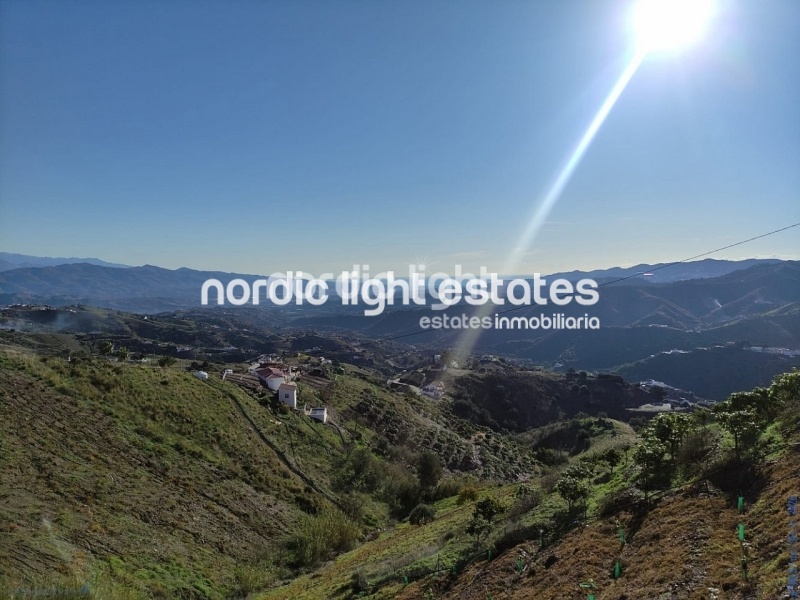 Spacious countryside house with two independent dwellings