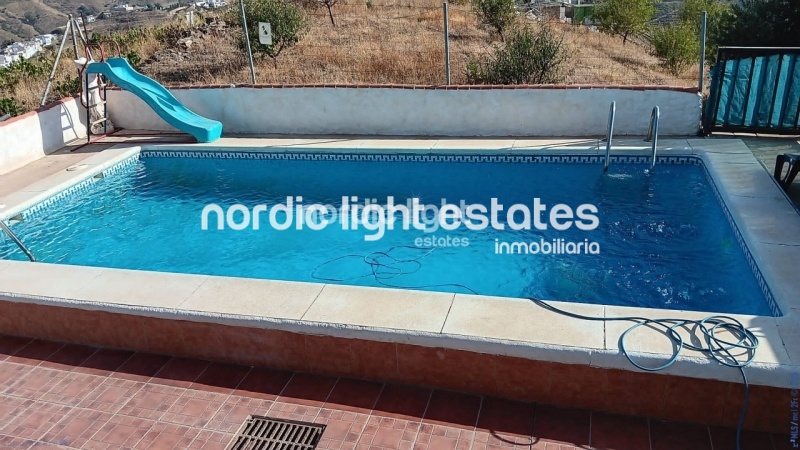 Spacious countryside house with two independent dwellings