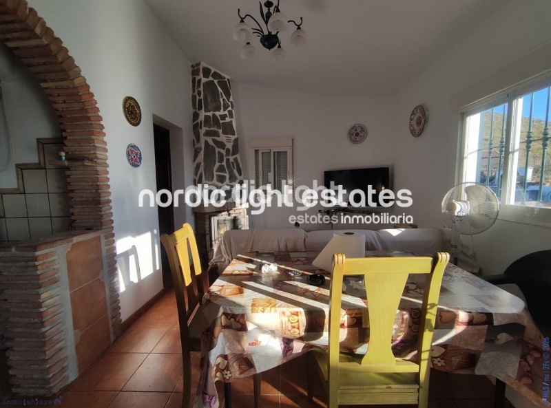 Spacious countryside house with two independent dwellings