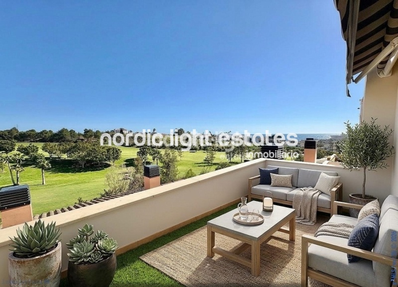 Outstanding apartment in a highly desirable location next to Baviera Golf