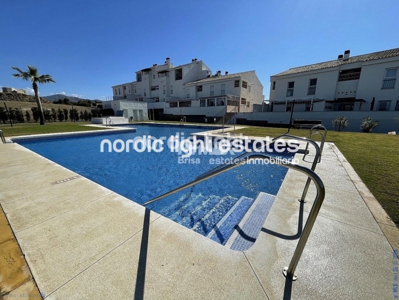 Outstanding apartment in a highly desirable location next to Baviera Golf