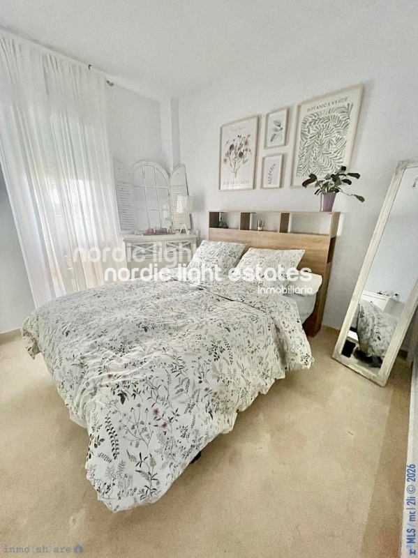 Outstanding apartment in a highly desirable location next to Baviera Golf