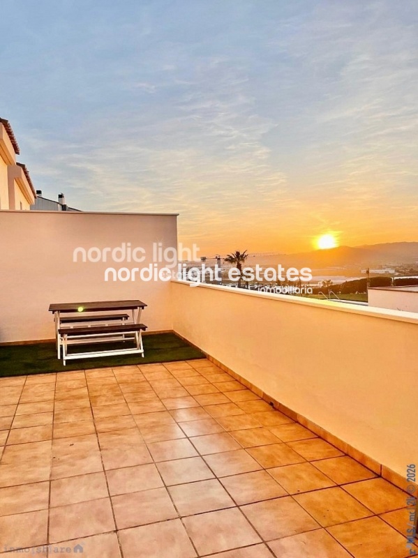 Outstanding apartment in a highly desirable location next to Baviera Golf