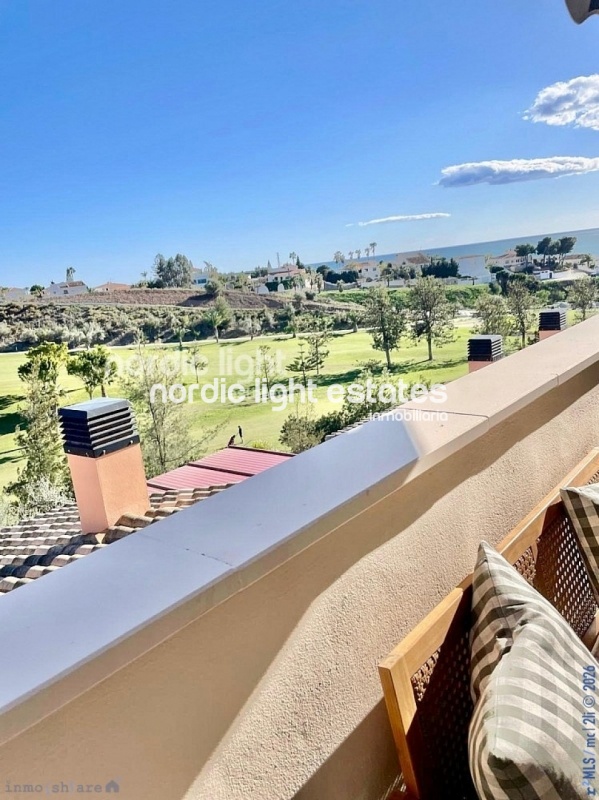 Outstanding apartment in a highly desirable location next to Baviera Golf