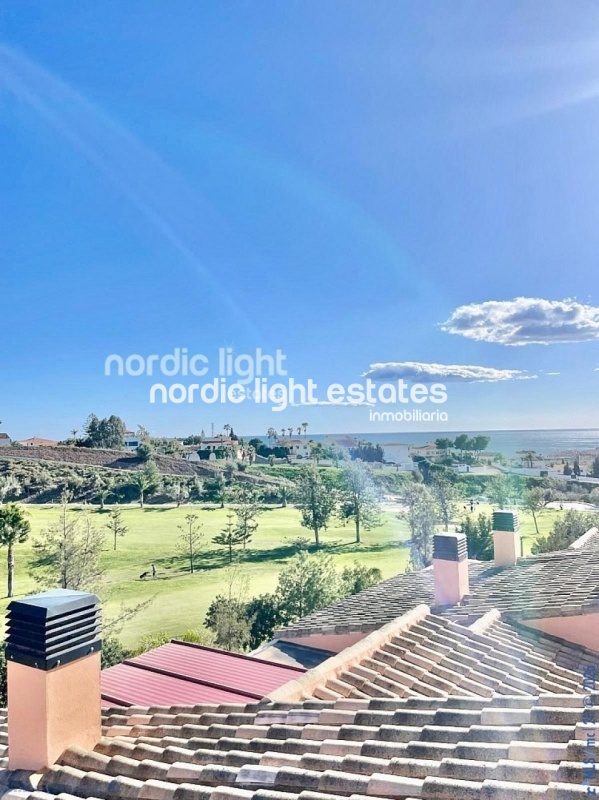 Outstanding apartment in a highly desirable location next to Baviera Golf