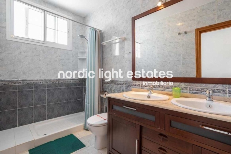 Beautiful townhouse with panoramic sea and mountain views 