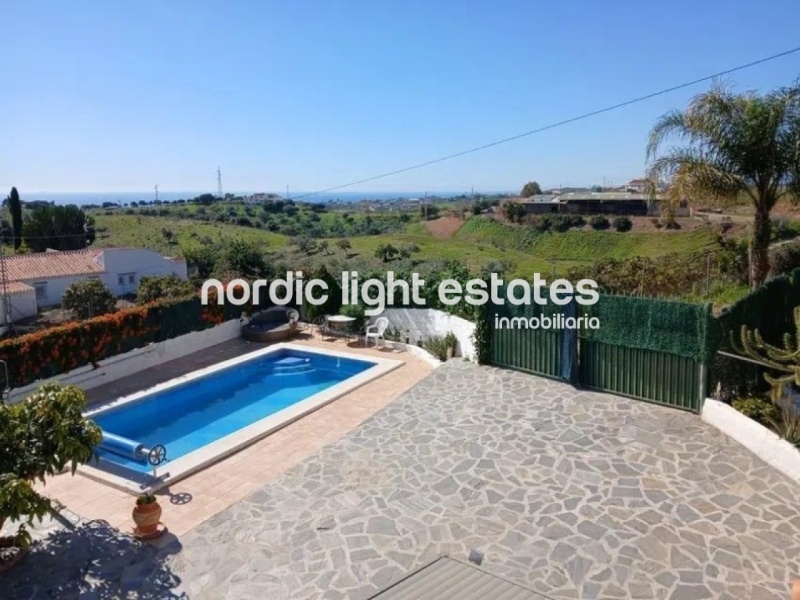 Lovely and very spacious villa with a guest apartment