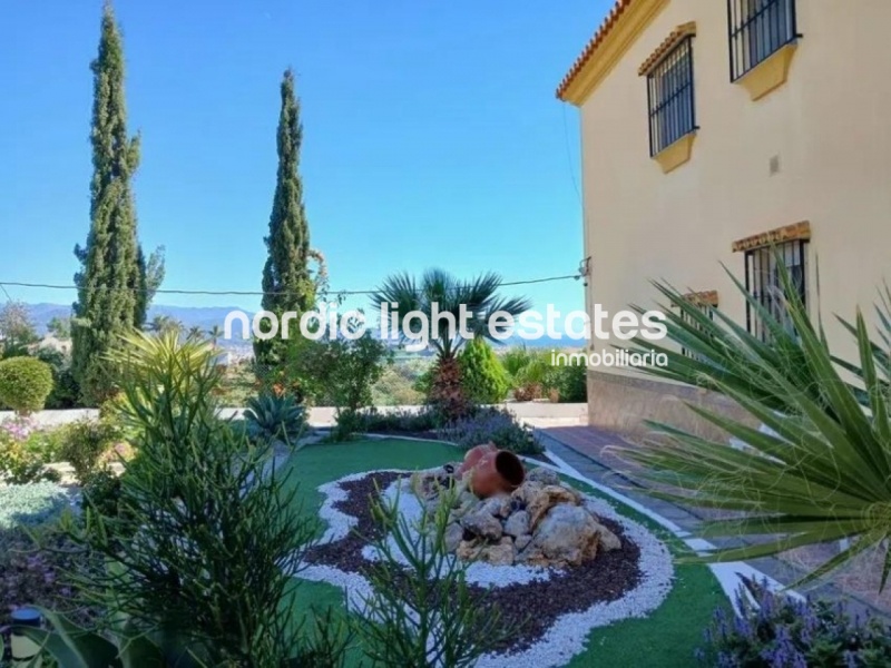 Lovely and very spacious villa with a guest apartment