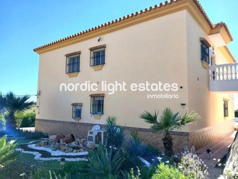 Lovely and very spacious villa with a guest apartment