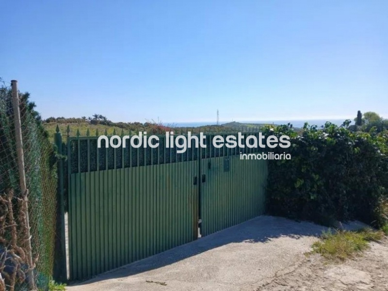 Lovely and very spacious villa with a guest apartment