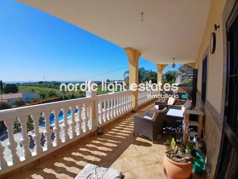 Lovely and very spacious villa with a guest apartment
