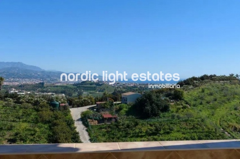 Lovely and very spacious villa with a guest apartment