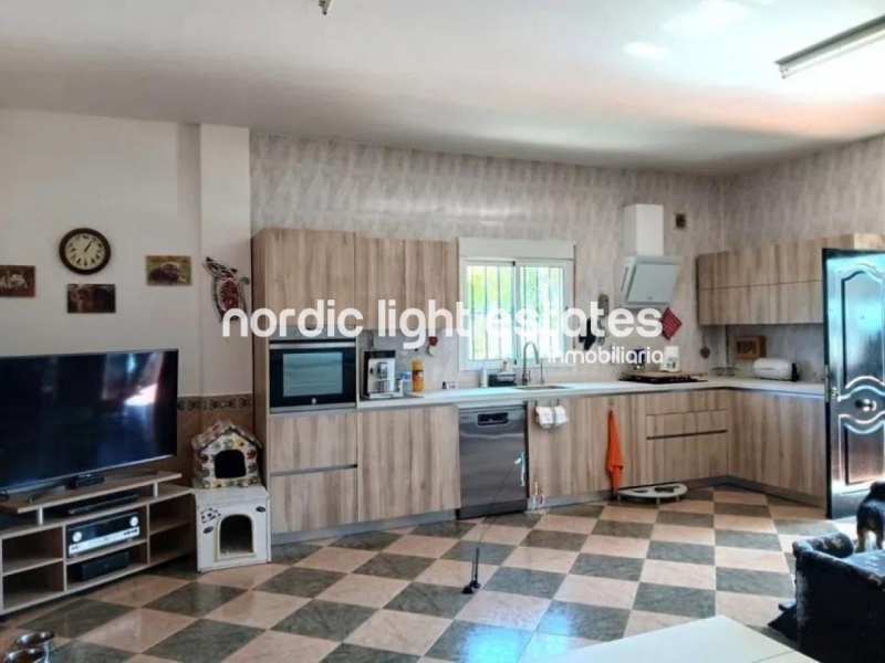 Lovely and very spacious villa with a guest apartment