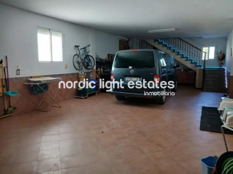 Lovely and very spacious villa with a guest apartment