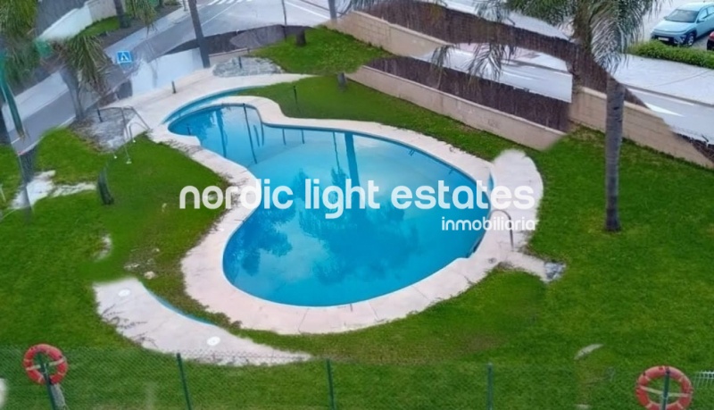 Amplio piso, 4 dormitorios. Piscina, pista de pádel, gimnasio 