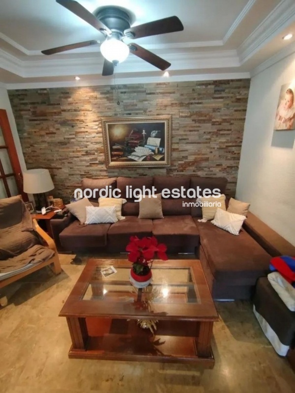 Amplio piso, 4 dormitorios. Piscina, pista de pádel, gimnasio 