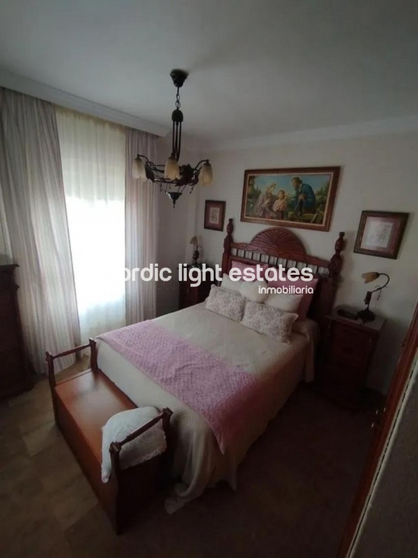 Amplio piso, 4 dormitorios. Piscina, pista de pádel, gimnasio 