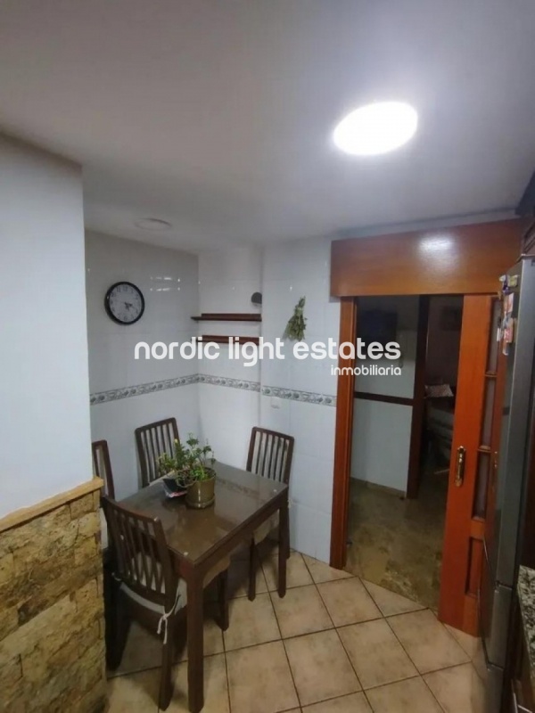 Amplio piso, 4 dormitorios. Piscina, pista de pádel, gimnasio 