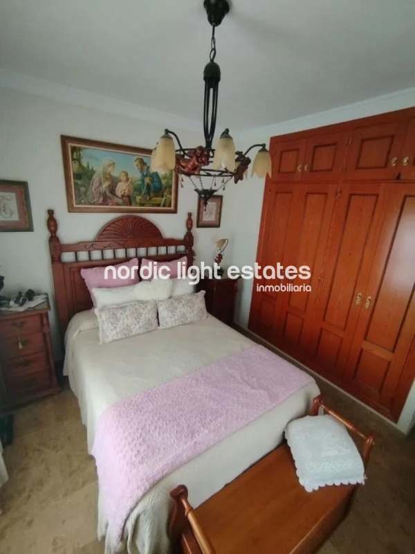 Amplio piso, 4 dormitorios. Piscina, pista de pádel, gimnasio 