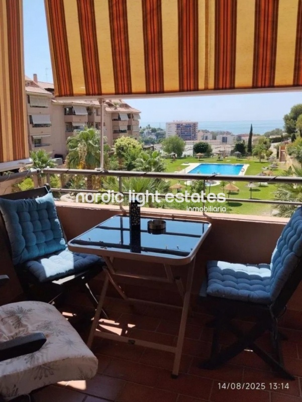 Excelente piso en El Palo. Piscina, pista de tenis, plaza de garaje