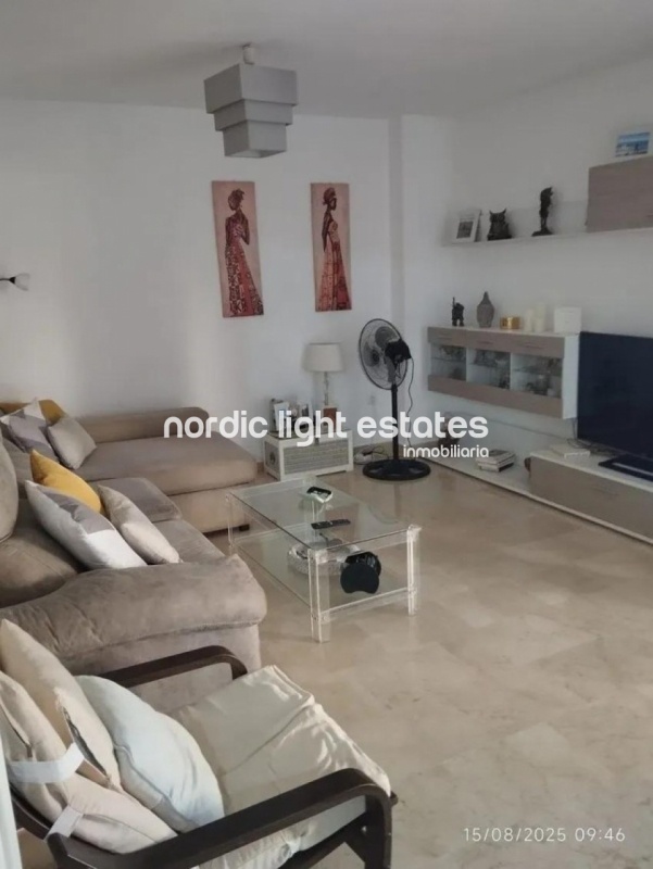 Excelente piso en El Palo. Piscina, pista de tenis, plaza de garaje