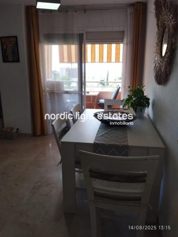 Excelente piso en El Palo. Piscina, pista de tenis, plaza de garaje