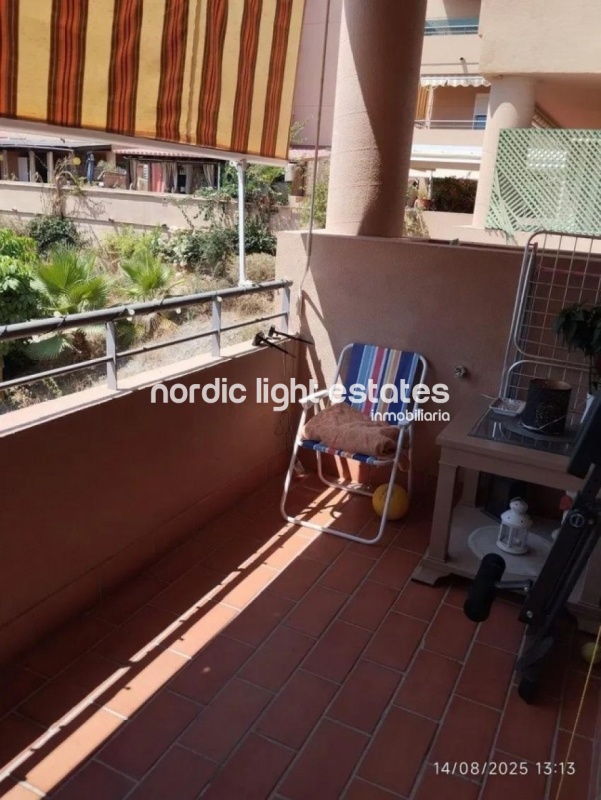 Excelente piso en El Palo. Piscina, pista de tenis, plaza de garaje