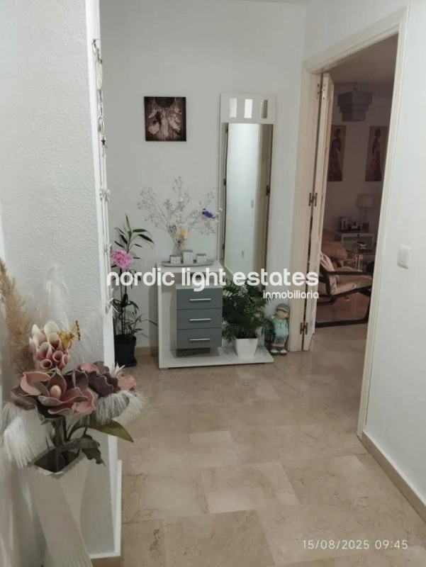 Excelente piso en El Palo. Piscina, pista de tenis, plaza de garaje