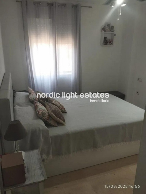 Excelente piso en El Palo. Piscina, pista de tenis, plaza de garaje