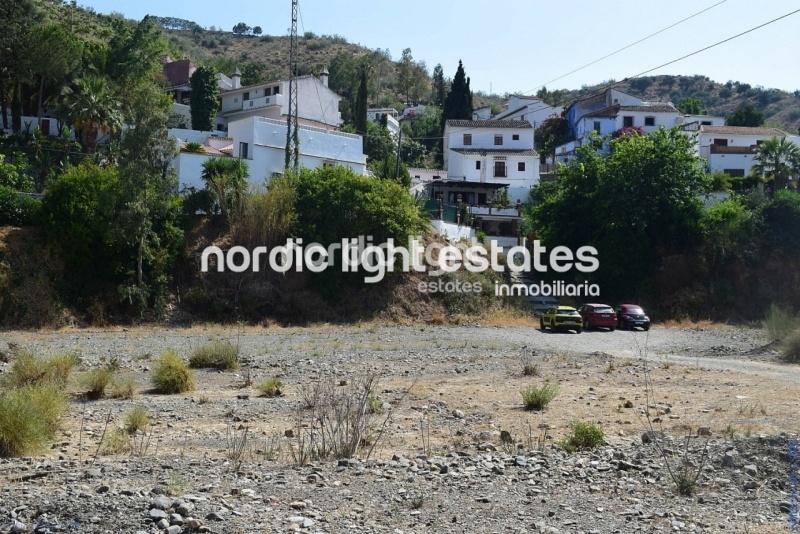 Casa de pueblo independiente con muchas características originales 
