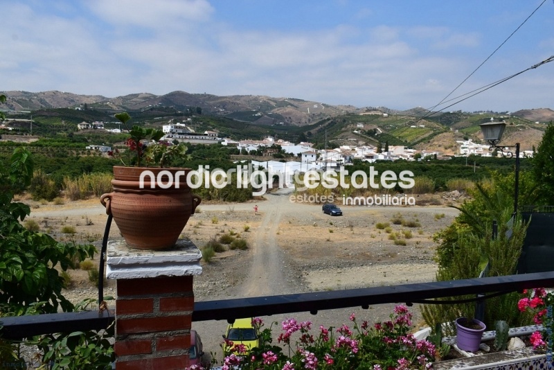 Casa de pueblo independiente con muchas características originales 