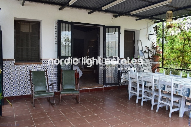 Casa de pueblo independiente con muchas características originales 