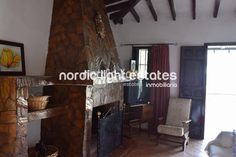 Casa de pueblo independiente con muchas características originales 