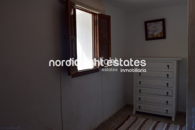 Casa de pueblo independiente con muchas características originales 