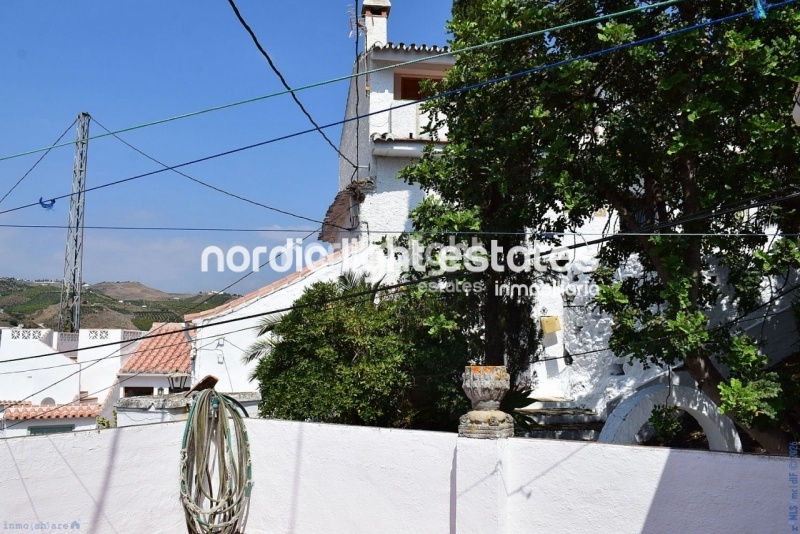 Casa de pueblo independiente con muchas características originales 