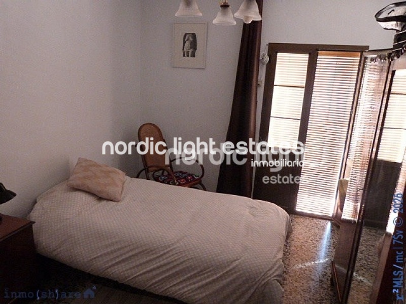 Spacious townhouse for renovation