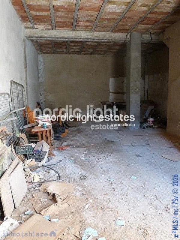 Spacious townhouse for renovation