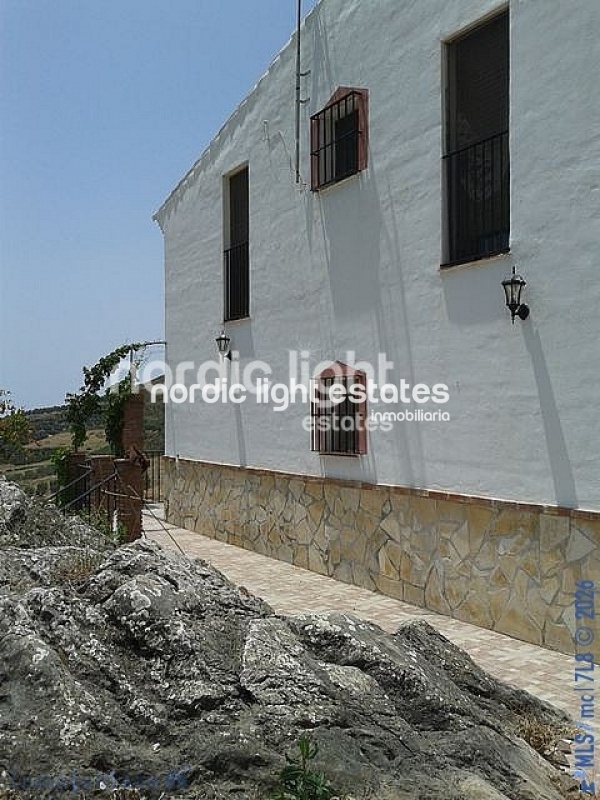 Charming and spacious country house 