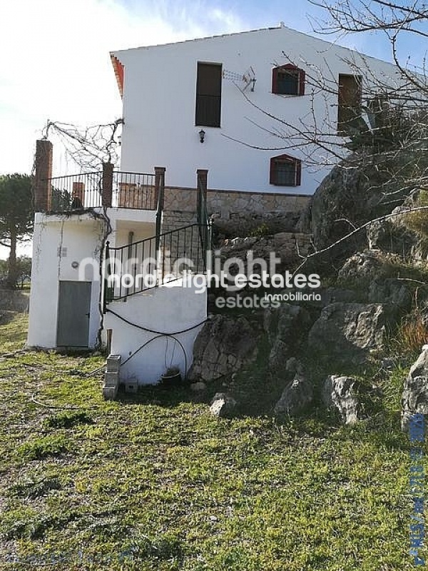 Charming and spacious country house 