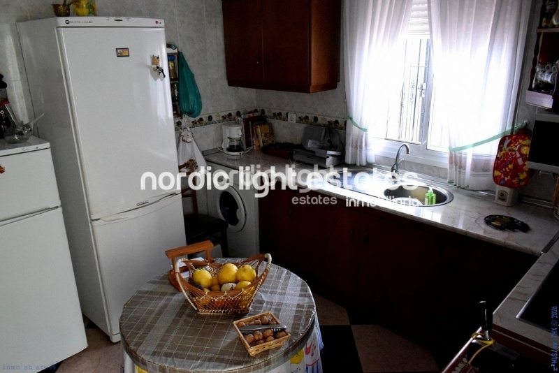 Spacious detached house. garage for 3 cars, swimming pool