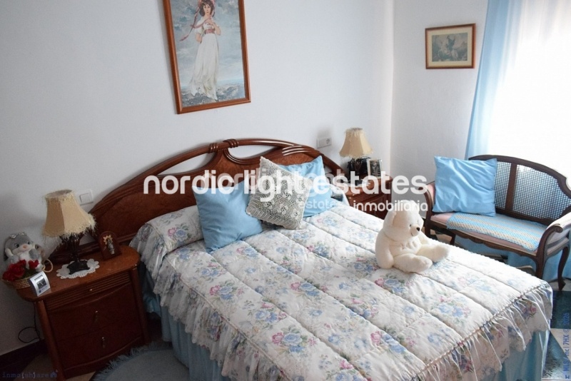 Spacious detached house. garage for 3 cars, swimming pool