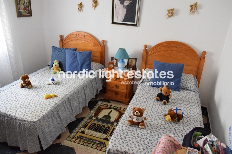 Spacious detached house. garage for 3 cars, swimming pool