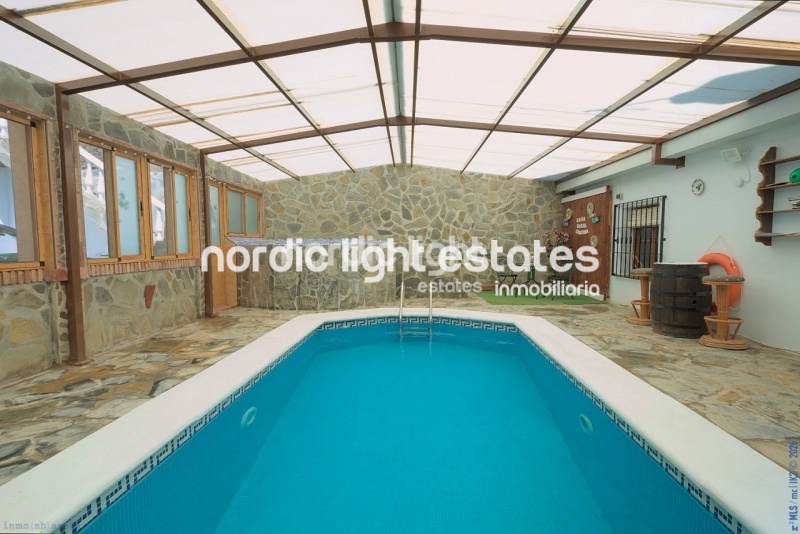 Preciosa casa de campo con piscina climatizada cubierta y jacuzzi