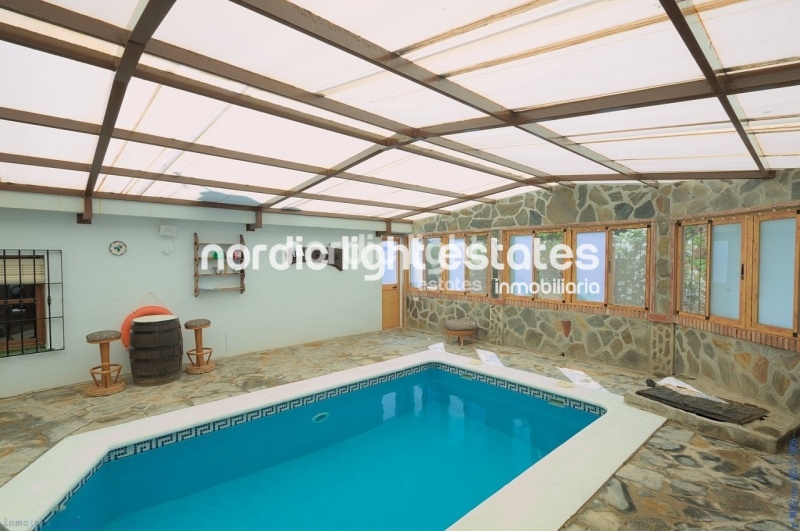 Preciosa casa de campo con piscina climatizada cubierta y jacuzzi